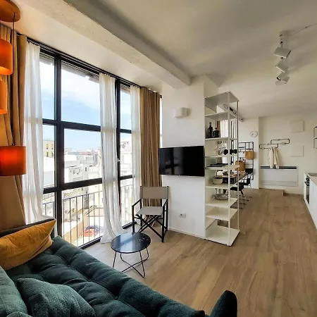 Bright, Quiet And Cozy Architect'S Flat בארי