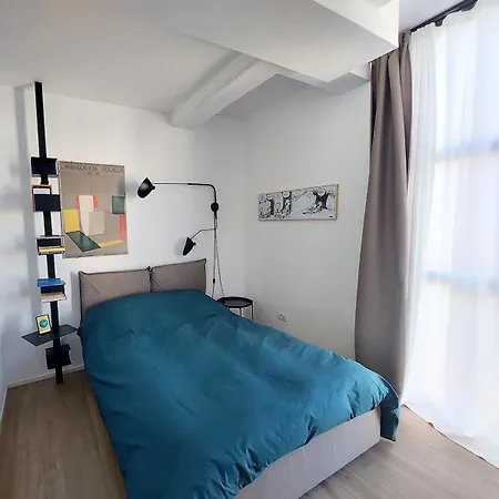 Bright, Quiet And Cozy Architect'S Flat בארי